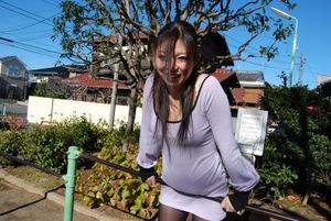 Teen Japanese amateur drips out a big creampie - Photo 24