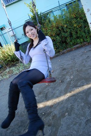 Teen Japanese amateur drips out a big creampie - Photo 30