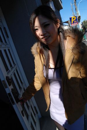 Teen Japanese amateur drips out a big creampie - Photo 42
