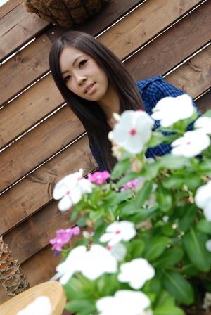 Teen enjoys new pussy pleasures - Photo 4
