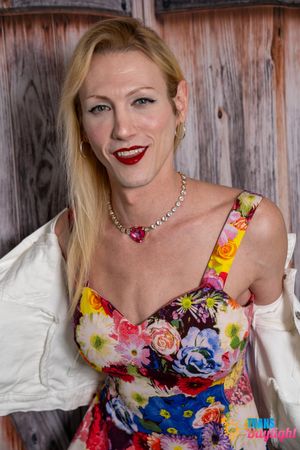 Horny Big Tits MILF Takes Girl Cock From Elizabelle Dixie - Photo 141