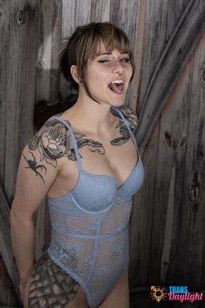 Tranny with huge cock fucks inked vixen; both scream in ecstasy - Photo 10