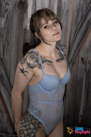 Tranny with huge cock fucks inked vixen; both scream in ecstasy - Photo 11