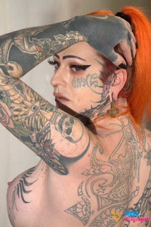 Inked shemale fucks tattooed girl raw intense orgasm - Photo 202