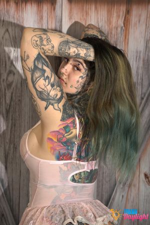 Inked shemale fucks tattooed girl raw intense orgasm - Photo 27