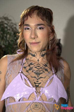 Shade Night's Romantic Encounter: Trans Girlfriend Pleasures Her - Photo 13