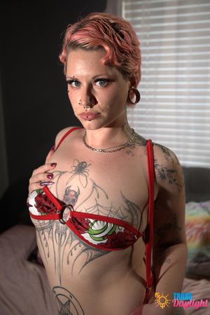 Viviana Rose's Romantic Bareback Encounter with Randi Cheeks - Photo 25