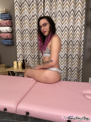 Alt Hairy Beauty Lux Lives Gets Trans Massage And Fingered - Photo 5