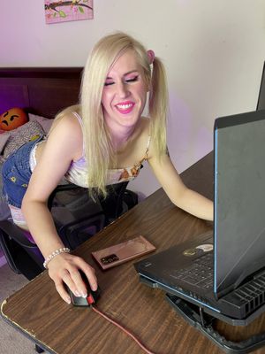Roxxie Moth Uses Trans Bareback Sex To Travel To The Future - Photo 55