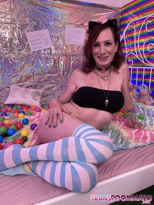 Trans Babes Jean Jezebel and Evelyn Tumbles Webcam Bareback - Photo 58