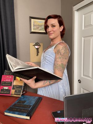 Trans Sophie Ladder Seduces Book Store Clerk - Photo 67