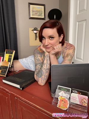 Trans Sophie Ladder Seduces Book Store Clerk - Photo 71