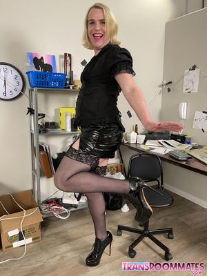 Cozy Gams Creates Herself A Bareback Trans Love Robot - Photo 60