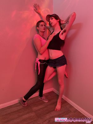 Sophie Ladder Goes Bareback On A Trans Demon - Photo 11