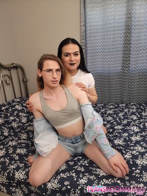 Jaymee Castles Comforts Her Trans Roommate Sexually - Photo 186