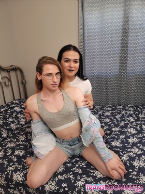 Jaymee Castles Comforts Her Trans Roommate Sexually - Photo 188