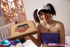 Pizza Delivery Trans Girl Neci Archer Gets A New Job - Photo 35