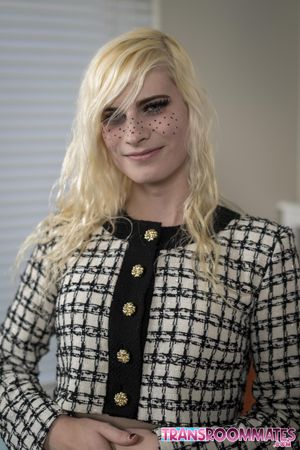 Blonde Trans Bubblegum Bunny Craves Roxxie Moth - Photo 43