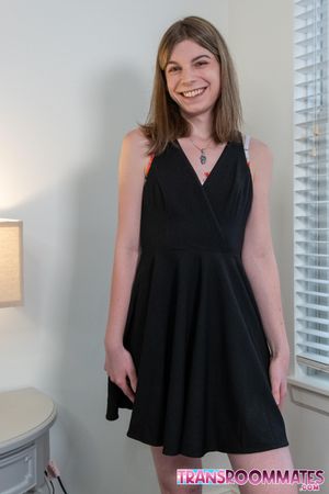 Sydney Summers Seduces Her Roommate For Creampie - Photo 201