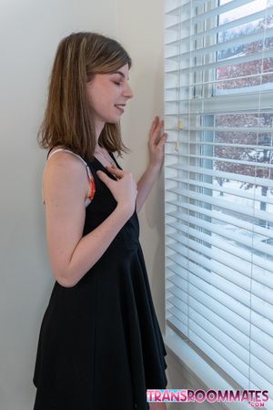 Sydney Summers Seduces Her Roommate For Creampie - Photo 208
