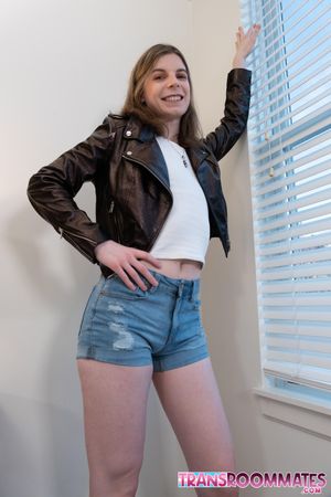 Petite Trans Sydney Summers Gives A Home Tour - Photo 112