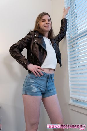 Petite Trans Sydney Summers Gives A Home Tour - Photo 113