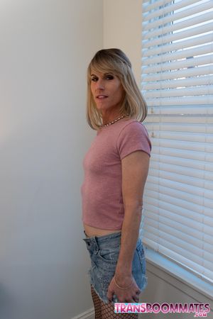 Petite Trans Sydney Summers Gives A Home Tour - Photo 6