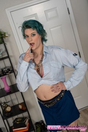 Horny Trans Thea Daze Enjoys Getting Spitroasted - Photo 71