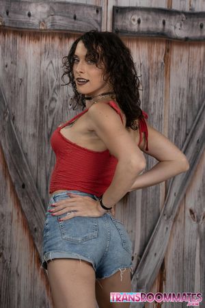 Viviana crashes at Gigi’s place, leading to blowjobs, riding, spoons, doggy, and a messy cream pie finish. - Photo 10