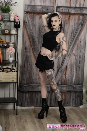 Goth babes Viviana and Riley suck, ride, and moan until Riley gets filled with a messy cream pie - Photo 1