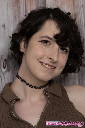 Trans Roommates Elle and Alex Find Themselves Drawn To Each Other - Photo 5