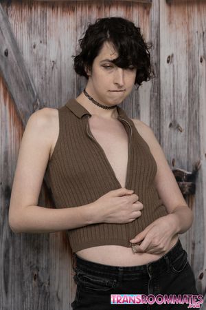 Trans Roommates Elle and Alex Find Themselves Drawn To Each Other - Photo 8