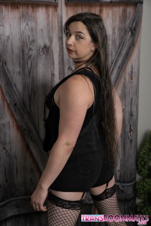 Ruby Wren and Riley Parker, two stunning trans beauties, share a tender kiss before their passionate sex - Photo 11