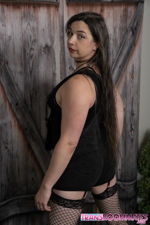 Ruby Wren and Riley Parker, two stunning trans beauties, share a tender kiss before their passionate sex - Photo 12