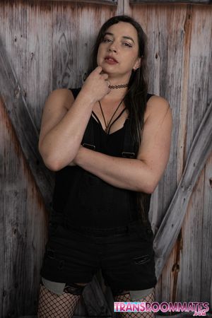 Ruby Wren and Riley Parker, two stunning trans beauties, share a tender kiss before their passionate sex - Photo 5