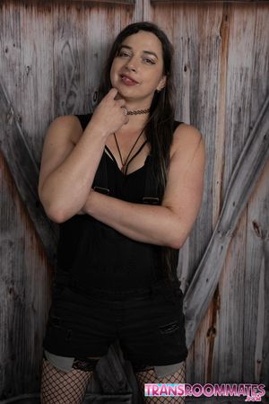 Ruby Wren and Riley Parker, two stunning trans beauties, share a tender kiss before their passionate sex - Photo 6