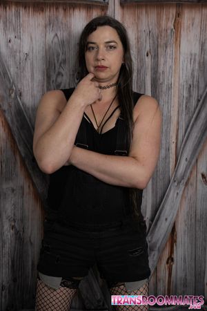 Ruby Wren and Riley Parker, two stunning trans beauties, share a tender kiss before their passionate sex - Photo 7