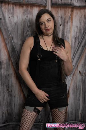 Ruby Wren and Riley Parker, two stunning trans beauties, share a tender kiss before their passionate sex - Photo 8