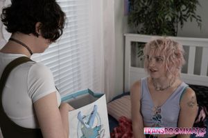 Dream Divyne Surprises Roommate Elle Rivers With A Steamy Gift - Photo 259