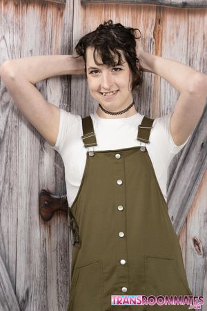 Dream Divyne surprises roommate Elle Rivers with a steamy gift, leading to a passionate encounter.  - Photo 6