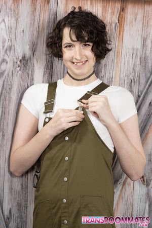 Dream Divyne surprises roommate Elle Rivers with a steamy gift, leading to a passionate encounter.  - Photo 8