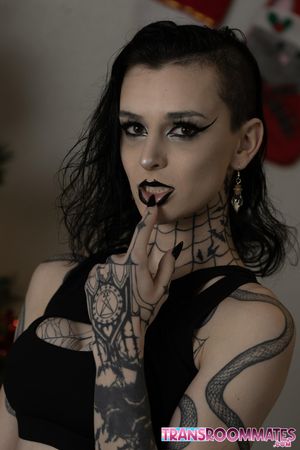 Viviana and Bobbi's Tattooed Bodies Intertwine As They Suck Each Other - Photo 14