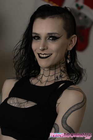 Viviana and Bobbi's Tattooed Bodies Intertwine As They Suck Each Other - Photo 16