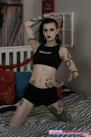 Viviana and Bobbi's Tattooed Bodies Intertwine As They Suck Each Other - Photo 24