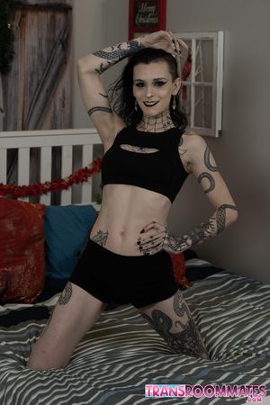 Viviana and Bobbi's Tattooed Bodies Intertwine As They Suck Each Other - Photo 25