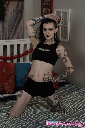 Viviana and Bobbi's Tattooed Bodies Intertwine As They Suck Each Other - Photo 26