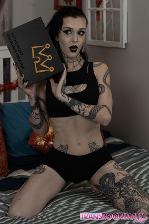 Viviana and Bobbi's Tattooed Bodies Intertwine As They Suck Each Other - Photo 49