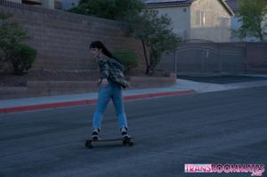 Meddie Blooms and Lana Vice's Romantic Bareback Creampie Fest - Photo 10
