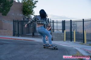 Meddie Blooms and Lana Vice's Romantic Bareback Creampie Fest - Photo 22