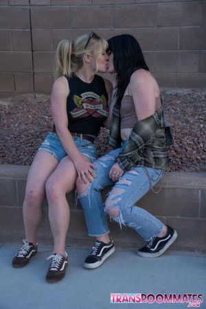 Meddie Blooms and Lana Vice's Romantic Bareback Creampie Fest - Photo 42